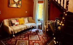 Old Quarter, 2 Beds, Clean & Comfy - Disco's Home