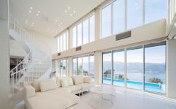 SUSリゾート｜海一望！南熱海に佇む温水プール付き絶景新築Luxury Villa｜温泉×贅沢ステイ