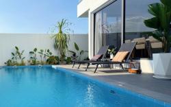 清迈市区紧临古城长康路商圈独栋豪华泳池别墅 4卧5卫 清迈一环内闹中取静五星奢华花园泳池度假别墅