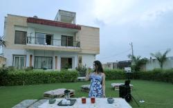 3BHK Farm w\ Indoor Pool, Jacuzzi & Mountain View