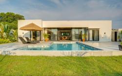 4BR Villa w/ Pool & WiFi in Calatagan, Batangas