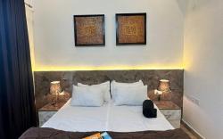 Cosy stay near Expo mart and wipro with balcony