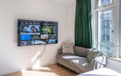 Tyms Spacious 1BR APT Xujiahui Jiahui Internationa