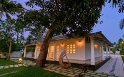 Ashtamudi Lake Villa by VOYE HOMES – Pet Friendly