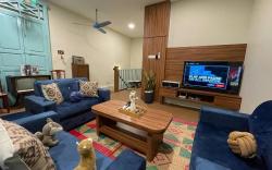 Ruma 101 Jonker 3BR 10Pax - Karaoke/Netflix