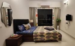 Weekend Getaway's - Golden Sparrow