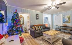 4 Bedrm 2 King Central Huge Private Yard/Patio/BBQ