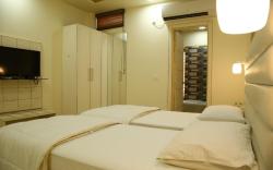 Studio Apartment 3 Bed Room with Kitchen