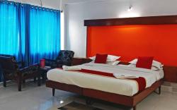 Royal Palace Near Acropolis Mall