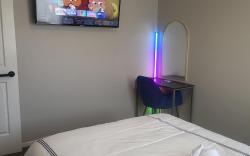 A Traveller's Room 3- Shared Bathroom/ Kitchen.