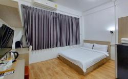 Ze Residence Bang Aor Station