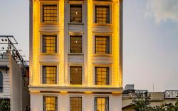 MAYA'S MANOR - A Luxury Lake View Boutique Hotel 