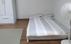 번화가 근처에 조용한 숙소