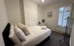 Modern 5BR | Near M6 | Fast Wifi