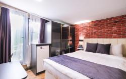 Cozy City Nest with Private Balcony