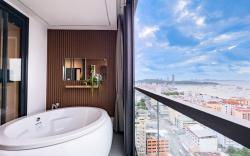 Luxury 2 Bed Room Sea View Bath Tub In Balcony