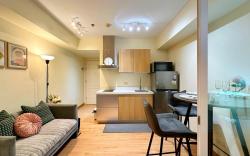 1BR Condotel in Azure Urban Resort Near NAIA #Riz1