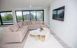 LUXURY 3 BEDROOM PENTHOUSE APARTMENT 