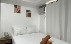 * * E Simple Studio Retreat