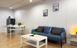 Cozy Silom Retreat｜Near BTS｜Balcony & Smart TV