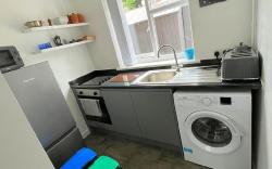 Apt 1: Newly renovated cosy flat - By ShireStays