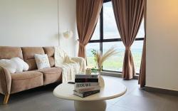 Cream Nest Minimalist 2BR 4 pax Medini Legoland