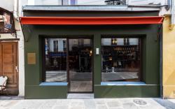 Confidential Room 6,stone's throw from the Louvre