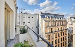 Penthouse with view of the Eiffel Tower-Faubourg