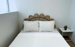 * * * WV 30 Bright 2BR Escape