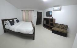 wombats beach resort perfect get away king bed 