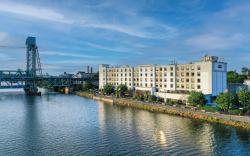 Hampton Inn & Suites Newark Harrison Riverwalk