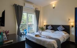 HelloWorld RiverBankInn