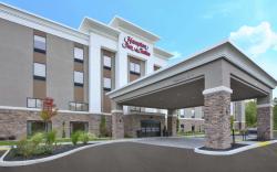 Hampton Inn & Suites Cleveland/Oakwood Village