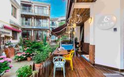 聆雨听月浴缸情侣房