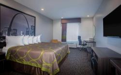 Super 8 by Wyndham St. Louis North