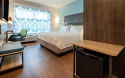 Tru by Hilton Commerce