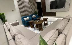 شقة راقية مدخل خاص ومساحة خارجية مستقلة