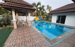 Gmob Pool Villa Resort