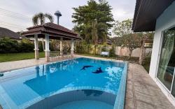 Gmob pool villa resort