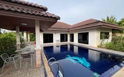 Gmob Pool Villa Resort