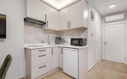 Central Brand New Studio w/Balcony Near Metro