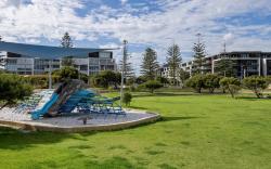 Bright 1-Bedroom Escape with Private BBQ