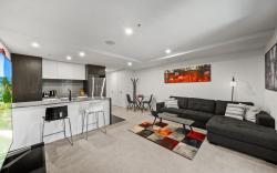Central 1-Bed Apartment with Pool and Gym Access