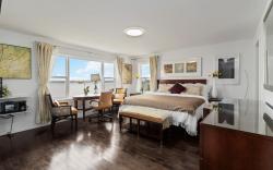 Luxury King with Ocean View 