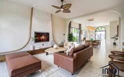 Gem Villa Palm City, 5 bedrooms, 7 beds, karaoke