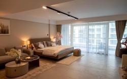 Harbor-Side Manhattan Studio: Canal & Skyline View