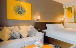 Chic City Escape – City & River View