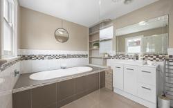 Lovely 3-Bed with Alfresco Dining in Prime Suburb