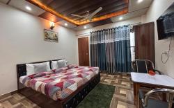 Pine View Hotel Kasauli - Open Rooftop - Groups