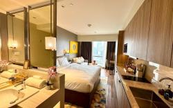 Cozy Private Room with City and River View